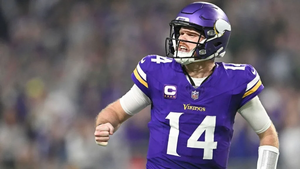 Vikings' Sam Darnold has three TD passes vs Packers